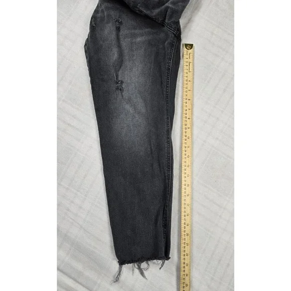 Old Navy High Straight Boyfriend Distressed Cropped Raw Hem Jeans Black 8 Petite - Picture 3 of 6